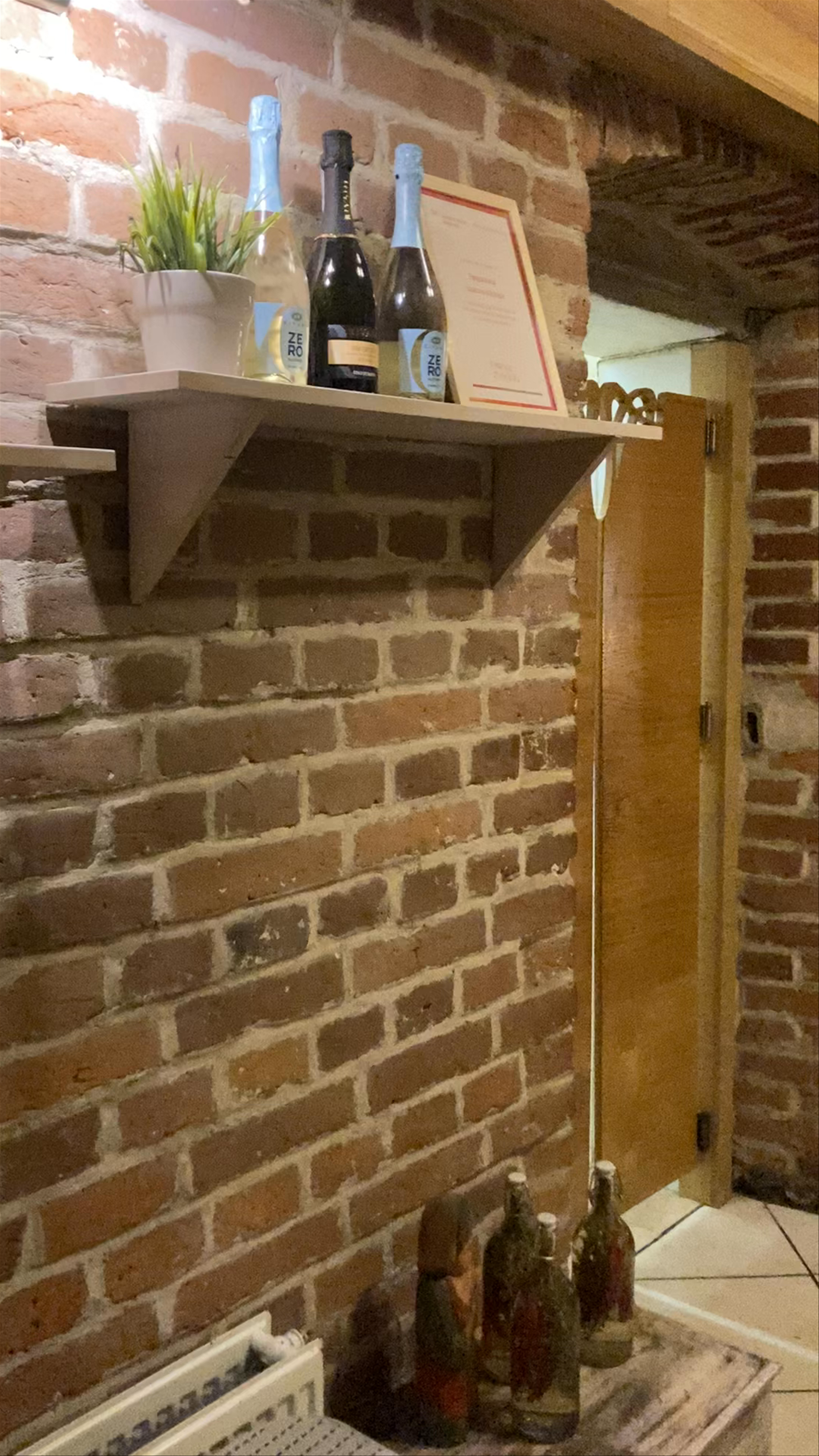 Szalone Widelce: Cozy Brick-Walled Eatery in Kraków