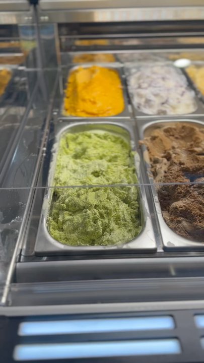 Charming Ice Bar - Large selection of Gelato - Ice Cream & Frozen Yogurt Near Me - Thousand Oaks, California