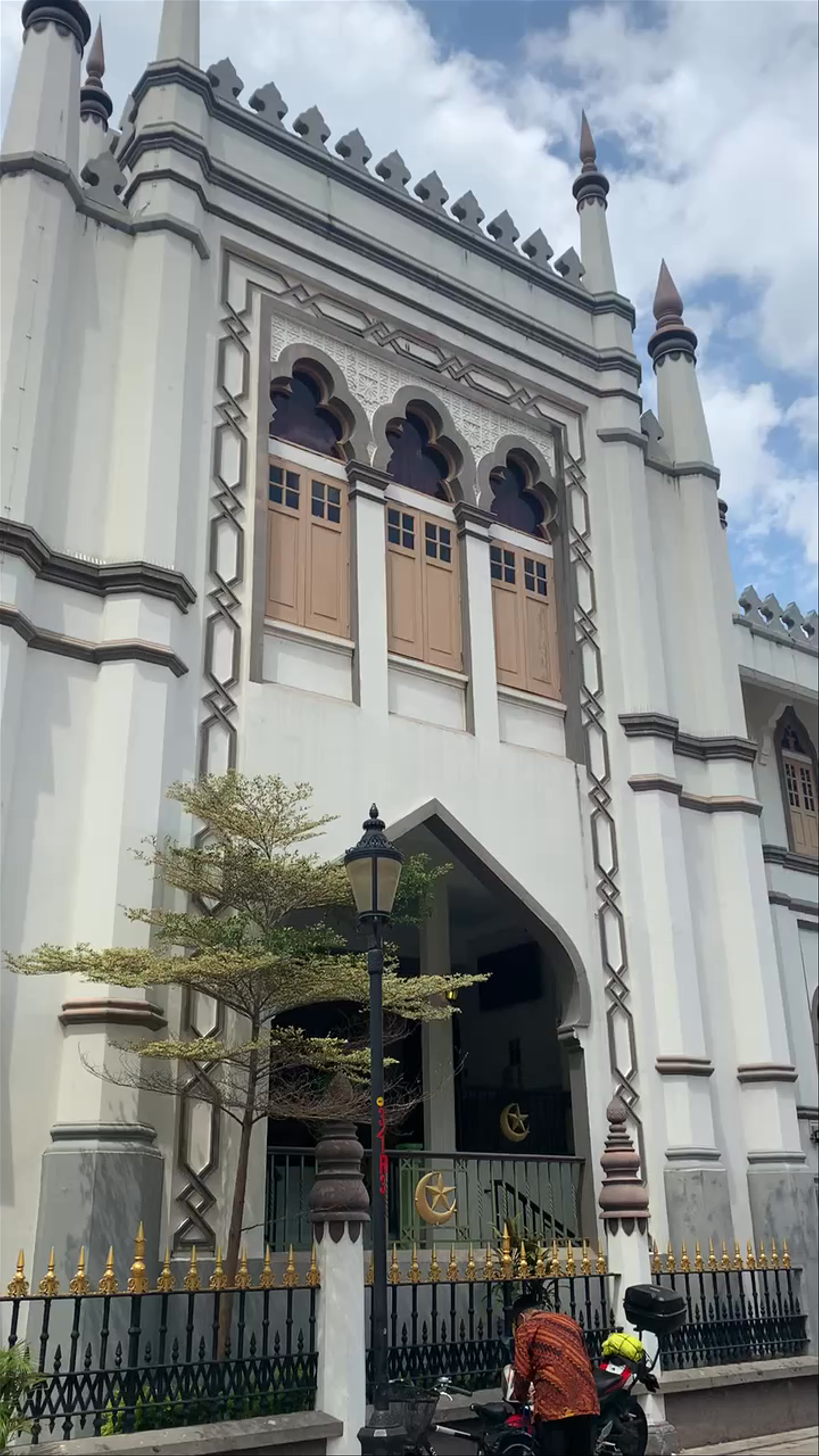 Sultan Mosque on Muscat Street: Iconic Heritage Site in Singapore