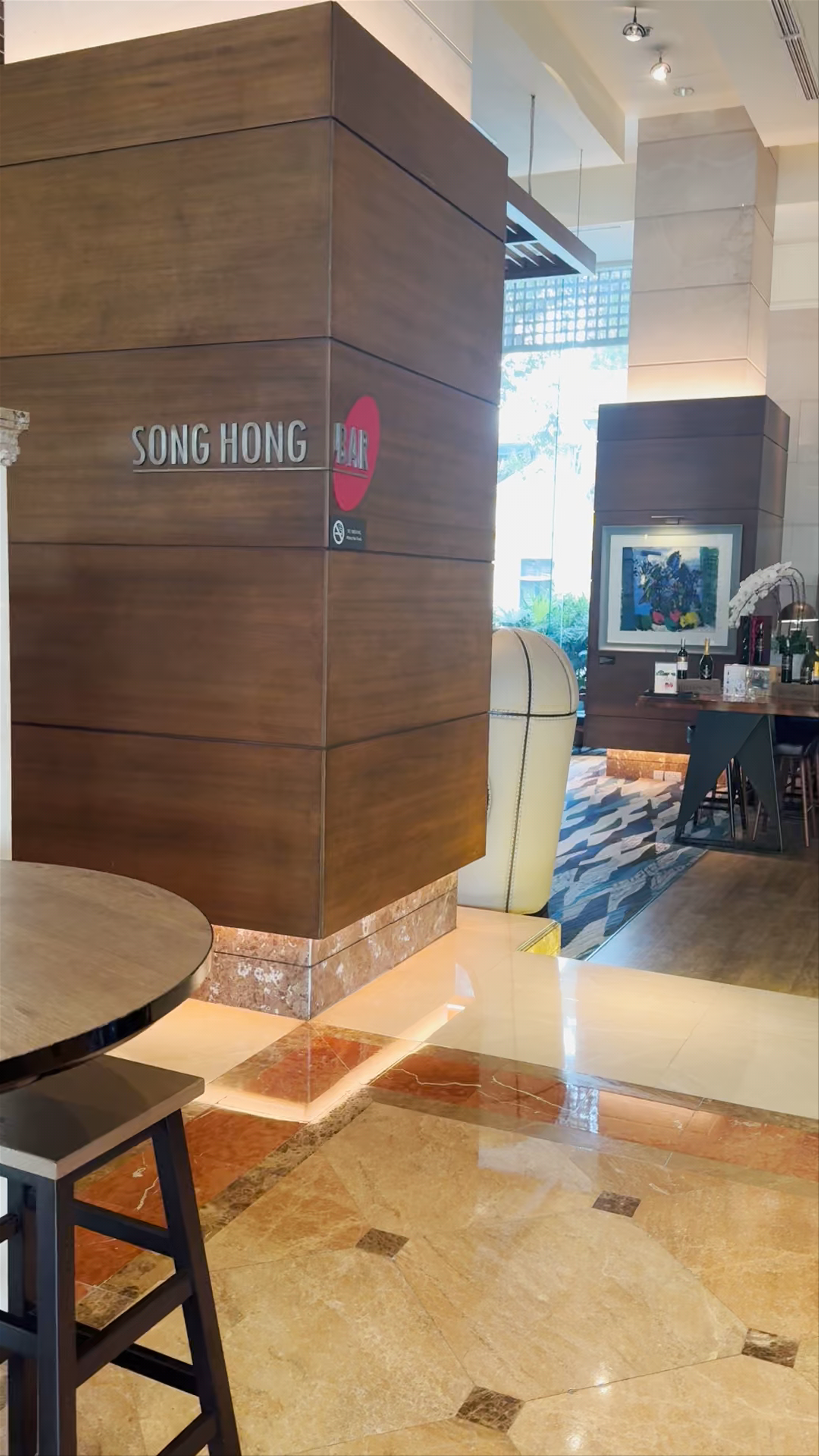 Song Hong Bar at Pan Pacific Hanoi: A Luxurious Urban Escape