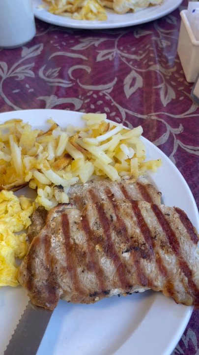 Charlie's Restaurant - Great views, below average food - American Near Me - Bolingbrook, Illinois
