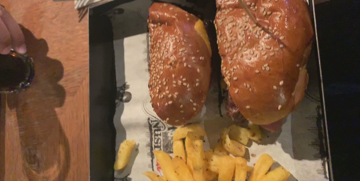 Nusr-Et Burger - Steakhouses Near Me - Istanbul, 34