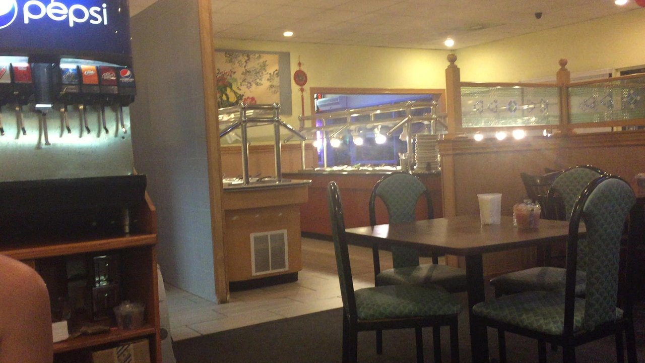 En Lai - Years of bugs in the light fixture, & The toilets are all clogged - Chinese Near Me - Slippery Rock, Pennsylvania