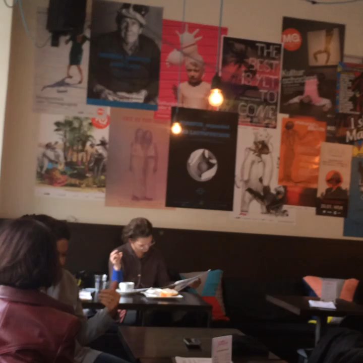 Café Josefine - Der graue Schatten der hier Blitzartig vorbeihuscht ist die nette Dame die hier bedient. - Cafes Near Me - Vienna, 9