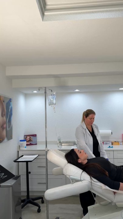 Makeover Aesthetics - El mejor sitio para aplicarse el suero Nad! - Skin Care Near Me - Miami, Florida
