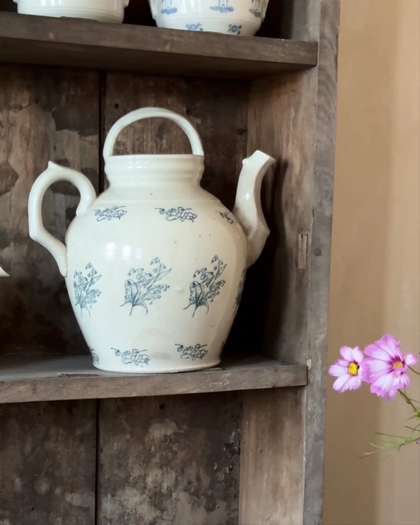 Saint Uze Teapot