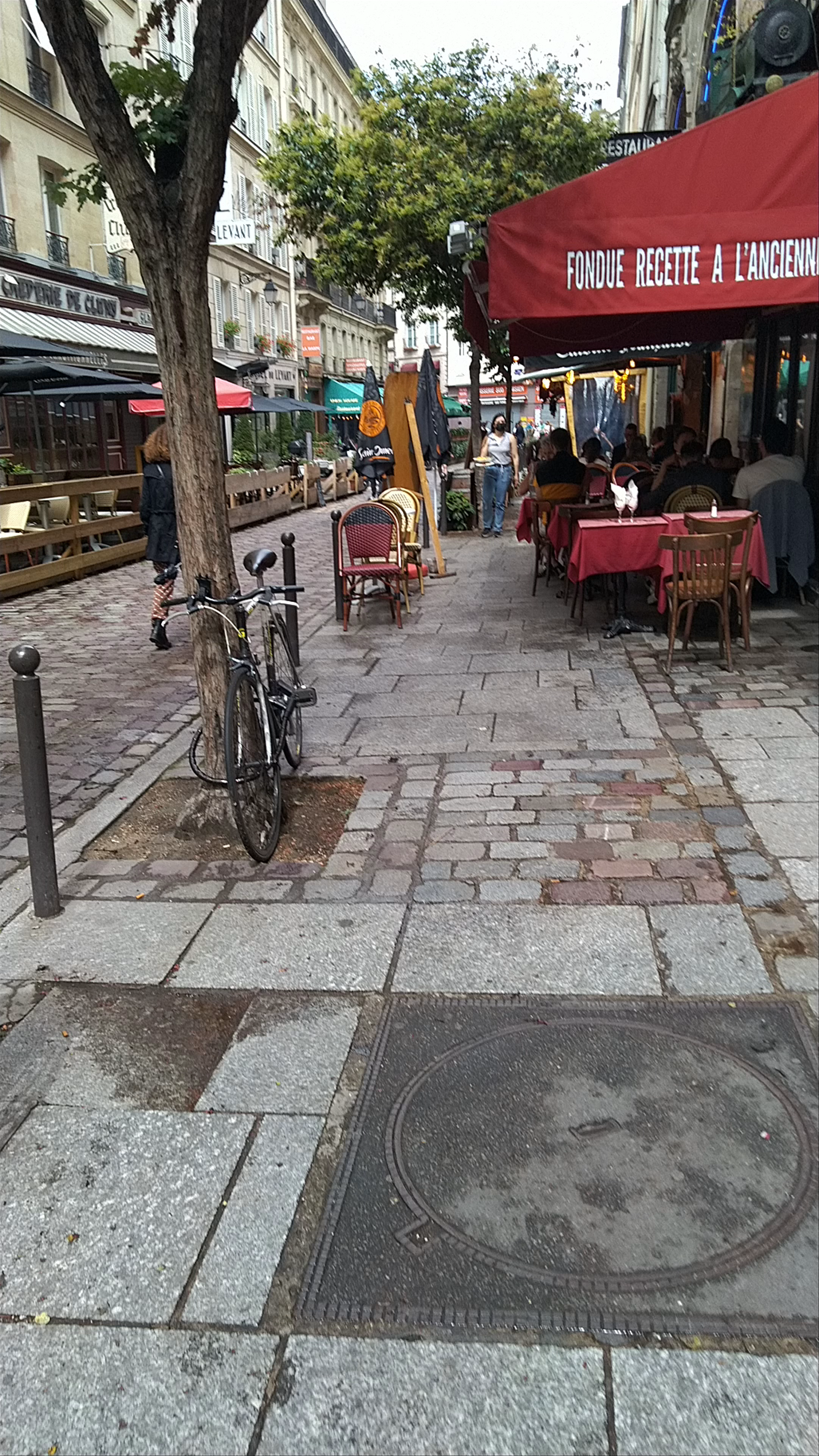 Charming Alfresco Dining in Paris' Latin Quarter