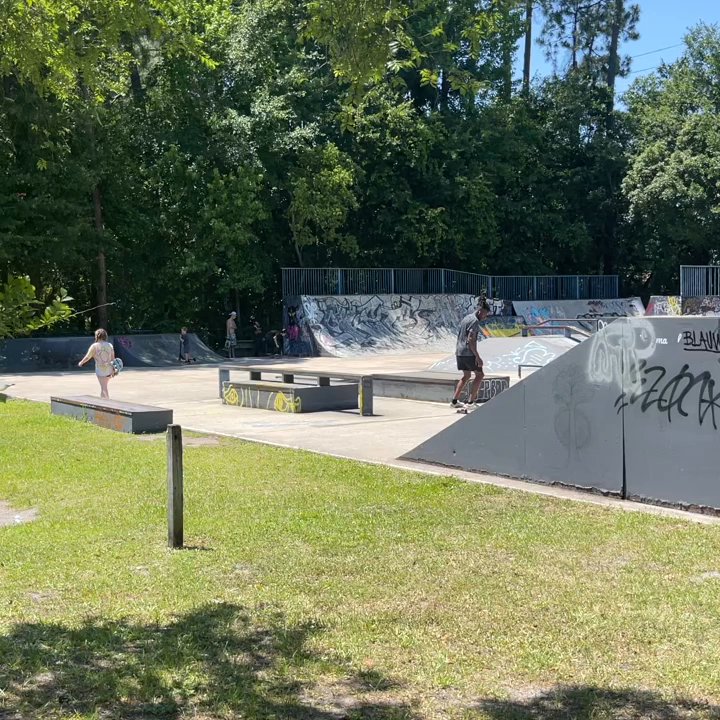 Cuba Hunter Skateboard Park - Kids skateboarding. - Skate Parks Near Me - Jacksonville, Florida