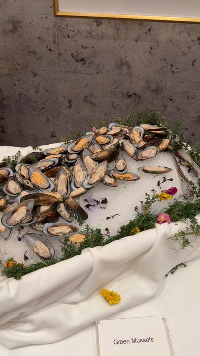 Le Meridien Pasadena Arcadia - seafood buffet for our holiday party~ - Hotels Near Me - Arcadia, California