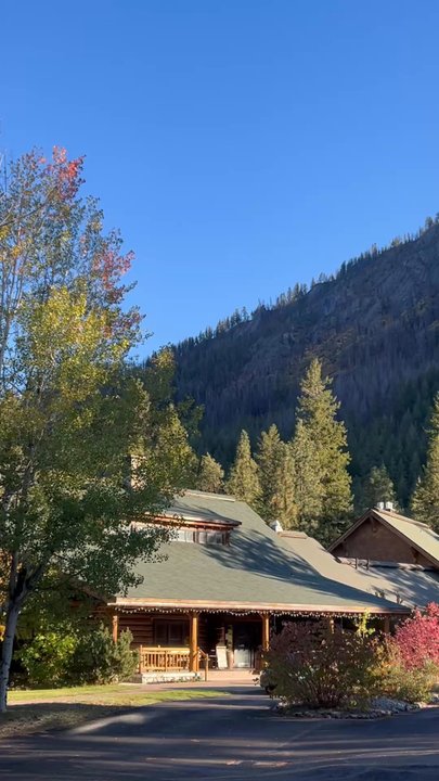 Freestone Inn & Cabins - Gorgeous inn - Hotels Near Me - Mazama, Washington