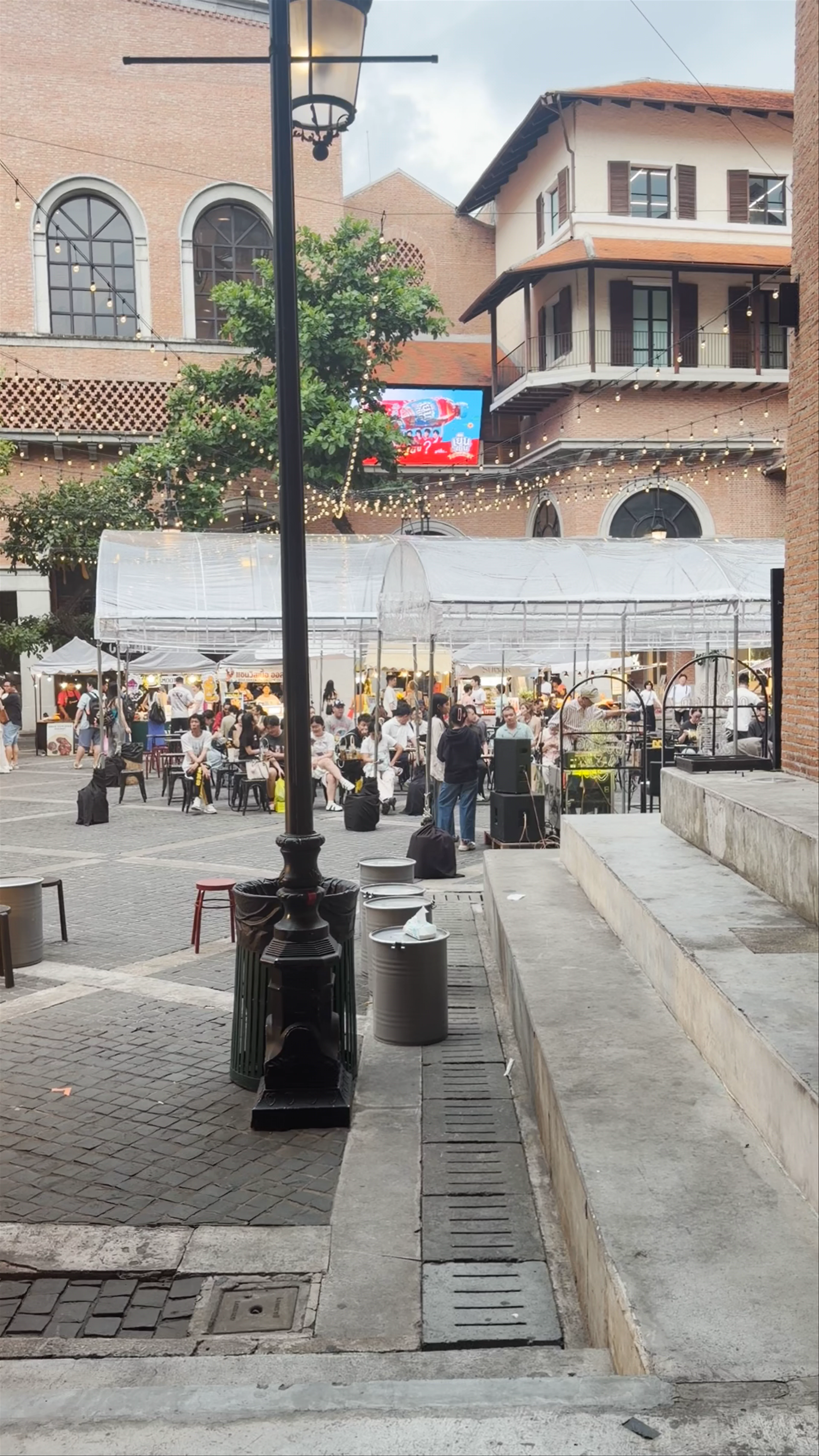 One Nimman, ถนนนิมมานเหมินท์ Suthep