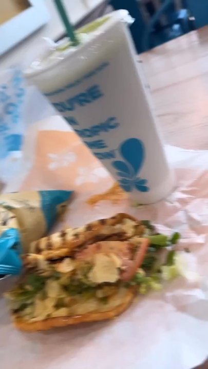 Tropical Smoothie Cafe - CHIPOTLE CHICKEN CLUB & salt & vinegar Chips with DETOX ISLAND GREEN - Juice Bars & Smoothies Near Me - Bayside, New York