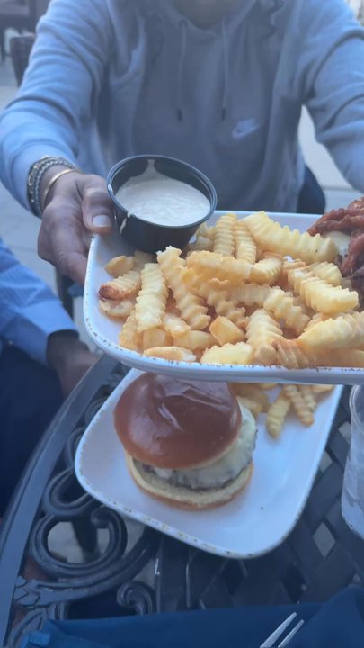 Stinger’s Waterfront - Waterfront Burger - American Near Me - Ridley Park, Pennsylvania