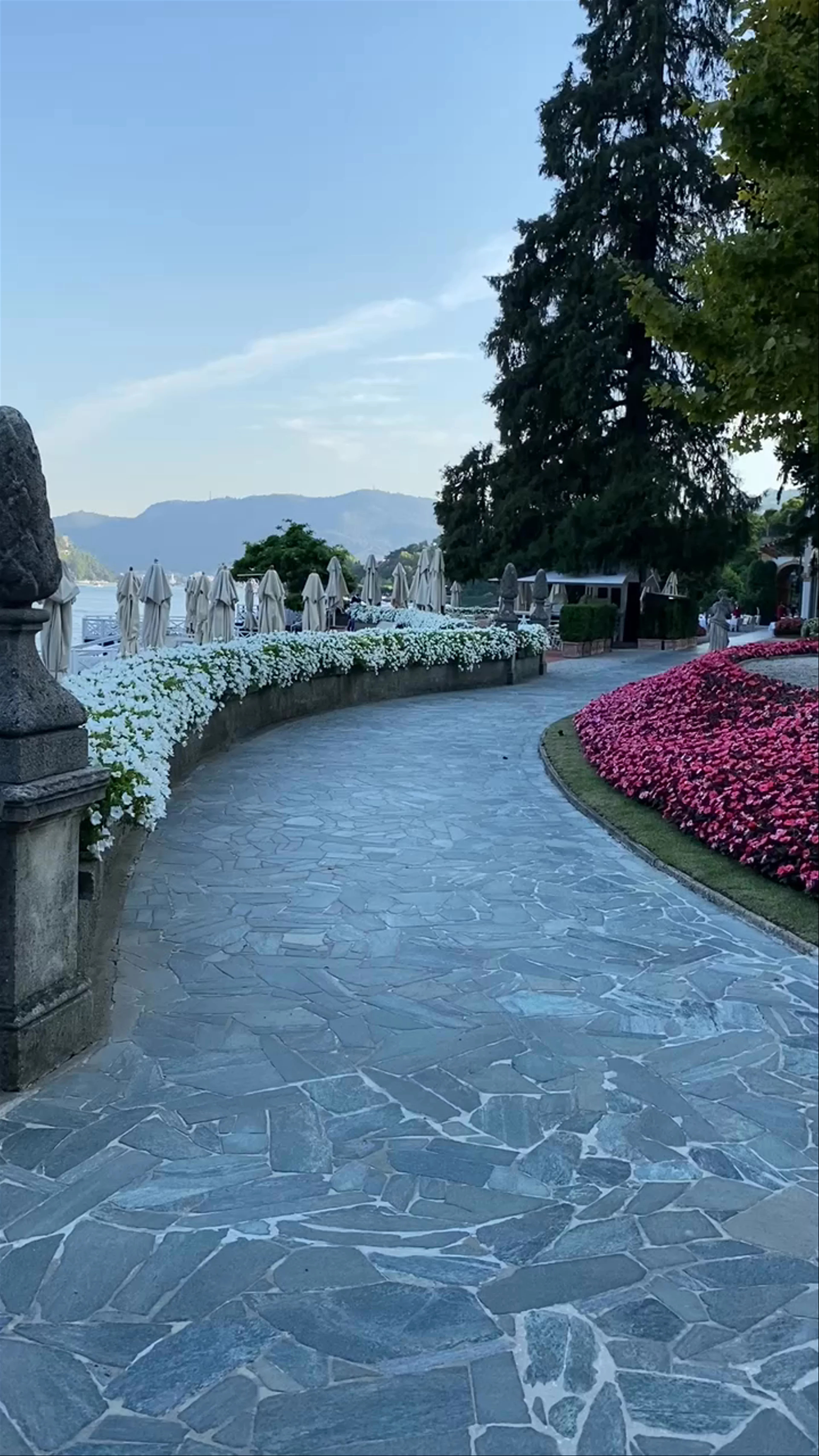 Villa d'Este, Piazza Trento